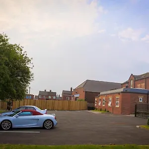 Spacious Close To City Centre With Free Secure Parking Leeds (West Yorkshire)